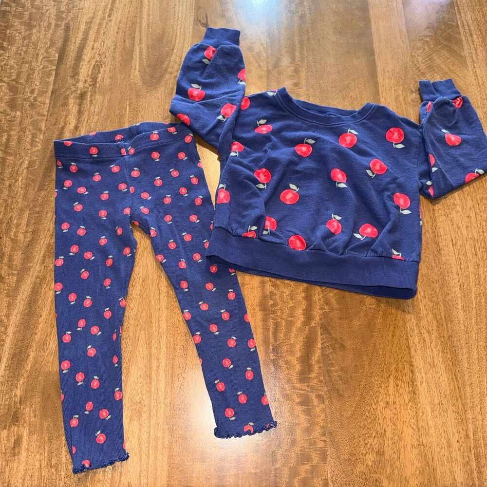 Carter’s Girls 2-Piece Set Size 5T, Apple Sweatshirt & Pants